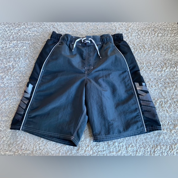 Nike: Athletic Shorts - Picture 3 of 13